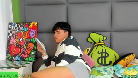 Snapshot of klaus_sunrise_xx chatting on December 2024 11:33:02 AM KLAUS online show from December 2024 11:33:02 AM