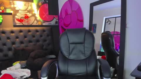 Snapshot of klaus_sunrise_xx chatting on January 2025 09:23:02 AM KLAUS online show from January 2025 09:23:02 AM