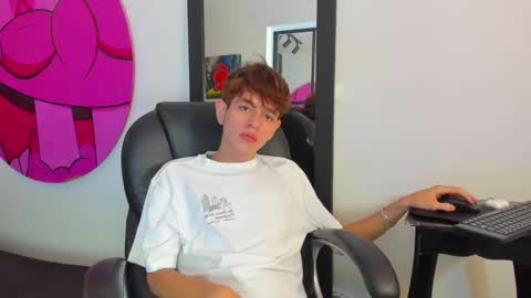 Snapshot of klaus_sunrise_xx chatting on January 2025 01:08:01 AM KLAUS online show from January 2025 01:08:01 AM