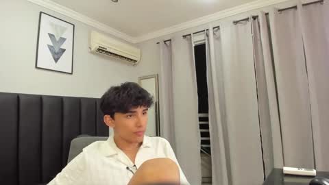 Snapshot of klaus_sunrise_xx chatting on January 2025 05:20:02 AM KLAUS online show from January 2025 05:20:02 AM