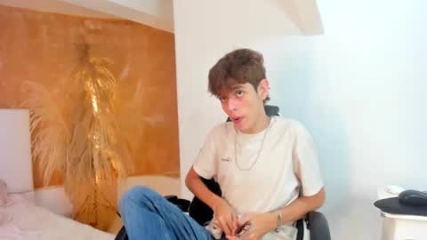 Snapshot of klaus_sunrise_xx chatting on January 2025 11:29:01 PM KLAUS online show from January 2025 11:29:01 PM