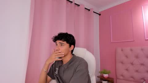 Snapshot of klaus_sunrise_xx chatting on January 2025 01:37:02 AM KLAUS online show from January 2025 01:37:02 AM