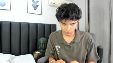 Snapshot of klaus_sunrise_xx chatting on January 2025 06:54:01 AM KLAUS online show from January 2025 06:54:01 AM