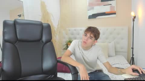 Snapshot of klaus_sunrise_xx chatting on January 2025 07:18:02 AM KLAUS online show from January 2025 07:18:02 AM