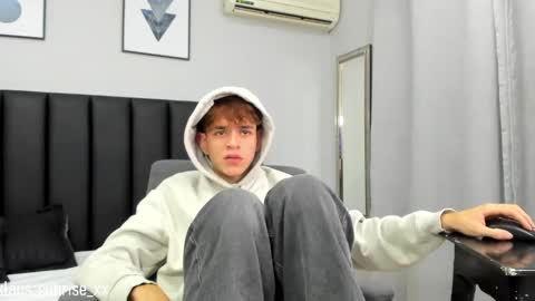 Snapshot of klaus_sunrise_xx chatting on February 2025 07:05:01 AM KLAUS online show from February 2025 07:05:01 AM