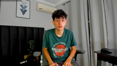 Snapshot of klaus_sunrise_xx chatting on February 2025 04:14:02 AM KLAUS online show from February 2025 04:14:02 AM