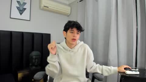 Snapshot of klaus_sunrise_xx chatting on February 2025 07:44:02 AM KLAUS online show from February 2025 07:44:02 AM