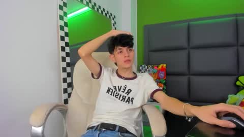 Snapshot of klaus_sunrise_xx chatting on September 2025 02:45:01 AM KLAUS online show from September 2025 02:45:01 AM