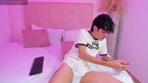 Snapshot of klaus_sunrise_xx chatting on October 2025 05:35:02 AM KLAUS online show from October 2025 05:35:02 AM