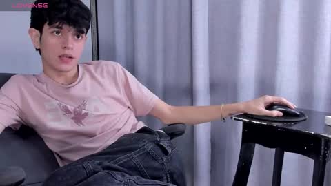 Snapshot of klaus_sunrise_xx chatting on November 2025 04:34:02 AM KLAUS online show from November 2025 04:34:02 AM