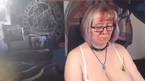 Snapshot of kleiner_teufel chatting on May 2026 04:22:01 PM Michelle online show from May 2026 04:22:01 PM