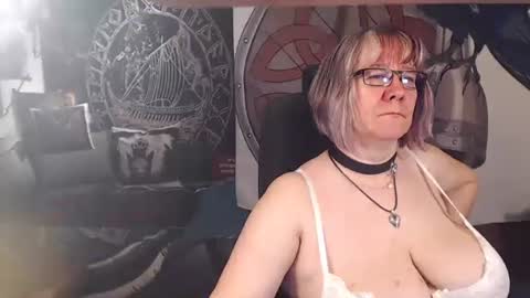Snapshot of kleiner_teufel chatting on May 2026 06:27:02 PM Michelle online show from May 2026 06:27:02 PM