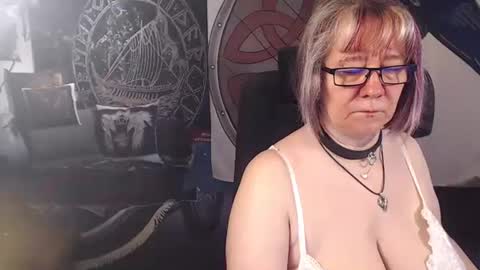 Snapshot of kleiner_teufel chatting on May 2026 04:19:01 AM Michelle online show from May 2026 04:19:01 AM