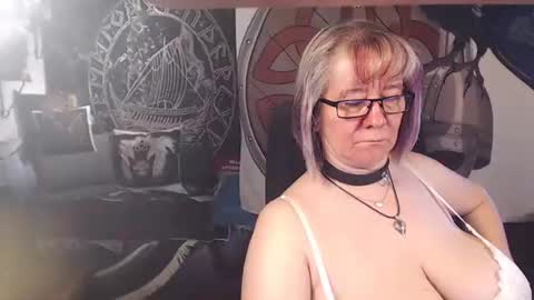 Snapshot of kleiner_teufel chatting on May 2026 04:25:02 PM Michelle online show from May 2026 04:25:02 PM