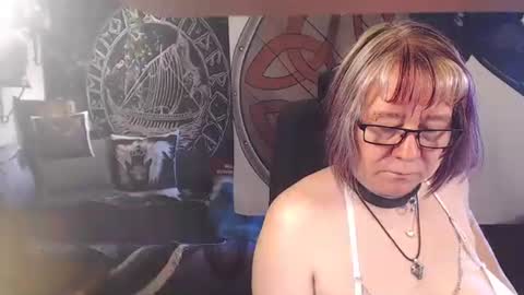 Snapshot of kleiner_teufel chatting on May 2026 06:53:01 AM Michelle online show from May 2026 06:53:01 AM