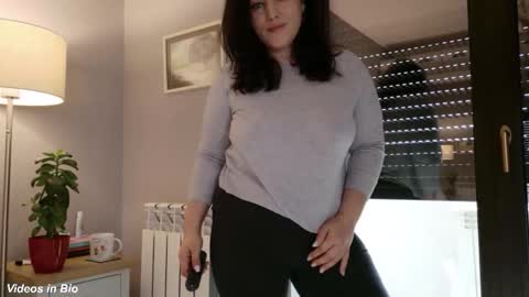 Snapshot of kleospassion chatting on November 2025 09:21:01 AM Kleospassion online show from November 2025 09:21:01 AM