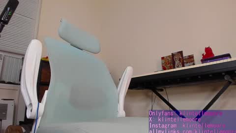 Snapshot of klintellemoore chatting on December 2024 01:27:01 AM Klintelle Moore online show from December 2024 01:27:01 AM