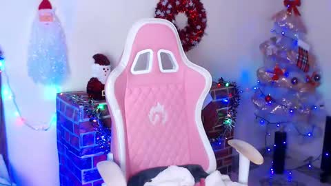 Snapshot of kloe_28 chatting on December 2024 03:50:02 AM Kloe online show from December 2024 03:50:02 AM