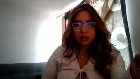 Snapshot of kloe__05 chatting on July 2026 02:38:02 PM Kloe online show from July 2026 02:38:02 PM