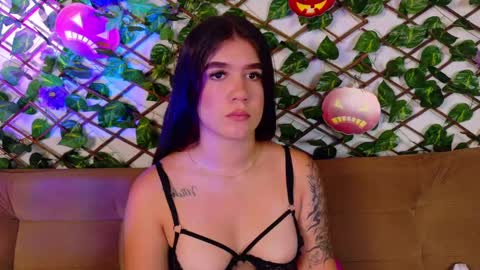 kloe_bella online show from October 2025 01:11:02 PM