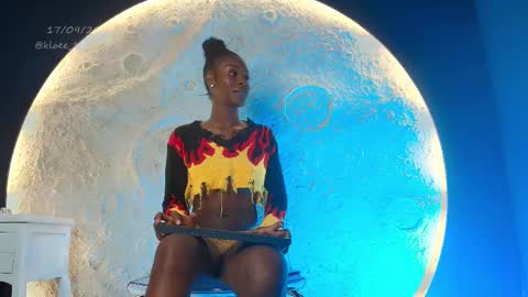 Snapshot of kloee_12 chatting on September 2025 12:07:02 PM K L O E online show from September 2025 12:07:02 PM