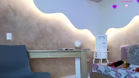 Snapshot of kloee_12 chatting on October 2025 11:52:01 AM K L O E online show from October 2025 11:52:01 AM