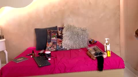 Snapshot of kloee_12 chatting on November 2025 07:36:02 PM K L O E online show from November 2025 07:36:02 PM