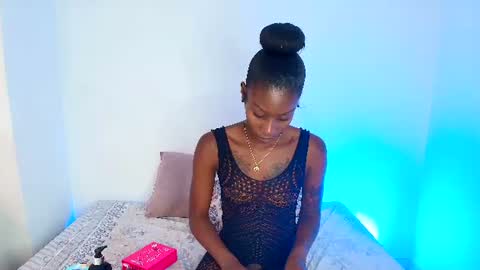 Snapshot of kloee_12 chatting on August 2026 12:30:02 PM K L O E online show from August 2026 12:30:02 PM
