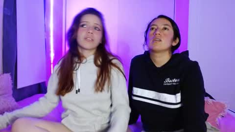 Snapshot of klohe_and_samantha chatting on December 2025 12:40:01 AM klohe and samantha online show from December 2025 12:40:01 AM