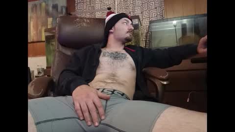 Snapshot of klou502 chatting on December 2024 04:06:01 PM LOUiViLAN online show from December 2024 04:06:01 PM