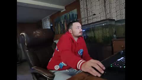 Snapshot of klou502 chatting on December 2024 01:06:01 PM LOUiViLAN online show from December 2024 01:06:01 PM