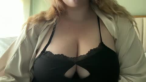 Snapshot of knightmae22 chatting on June 2026 02:12:01 PM Mae Knight online show from June 2026 02:12:01 PM