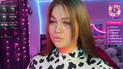 Mia online show from December 2025 12:58:02 PM