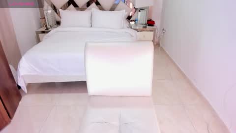 Koral Cuz online show from October 2025 04:07:02 PM