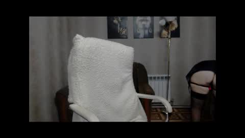 Snapshot of koroleva70 chatting on September 2025 10:04:01 AM VIKA online show from September 2025 10:04:01 AM