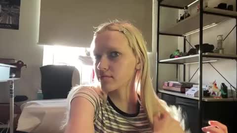 Ariela online show from June 2026 06:19:01 PM