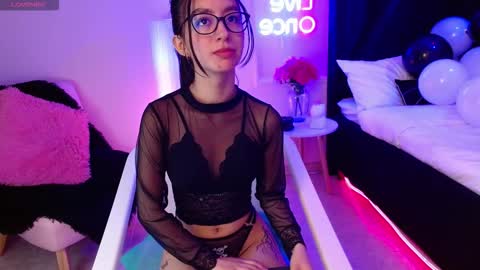 Snapshot of kozzy_moon chatting on October 2025 05:48:02 PM Kozzy online show from October 2025 05:48:02 PM