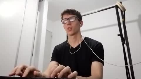 Facu online show from February 2026 07:12:01 AM