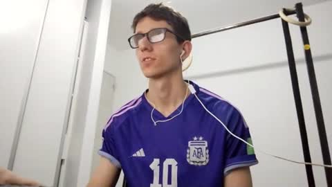 Facu online show from June 2026 04:26:02 AM