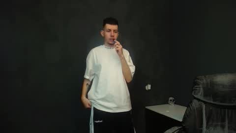 Snapshot of krewvaughn chatting on March 2026 10:43:01 AM KrewVaughn online show from March 2026 10:43:01 AM