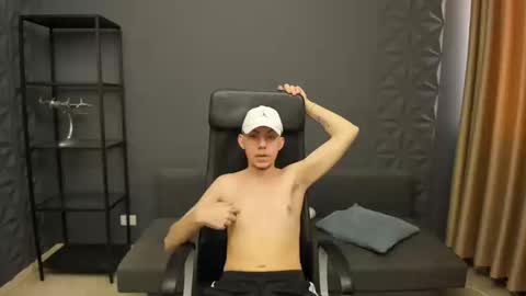 Snapshot of krewvaughn chatting on March 2026 08:21:01 AM KrewVaughn online show from March 2026 08:21:01 AM