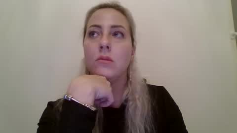 Snapshot of kriss_grace chatting on October 2025 05:44:02 PM Grace online show from October 2025 05:44:02 PM