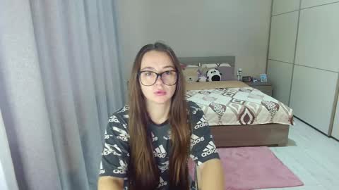 Snapshot of kristall_xxx chatting on September 2025 06:35:02 AM twitter Annemarye 23 online show from September 2025 06:35:02 AM