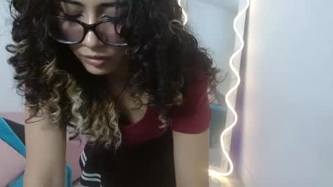 Snapshot of kristen_tay chatting on February 2025 07:01:02 AM kristen_tay online show from February 2025 07:01:02 AM