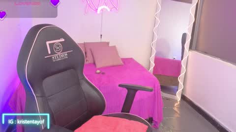 Snapshot of kristen_tay chatting on September 2025 04:12:02 AM kristen_tay online show from September 2025 04:12:02 AM