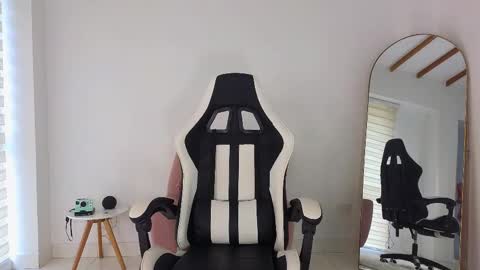 Snapshot of kristennblue_ chatting on September 2025 06:19:02 PM Kris online show from September 2025 06:19:02 PM