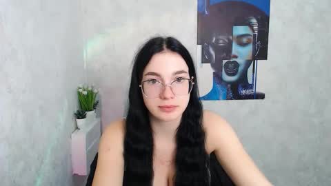 Kristen online show from October 2025 12:56:02 PM