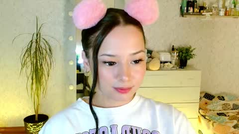 Kristina online show from October 2025 04:35:01 PM