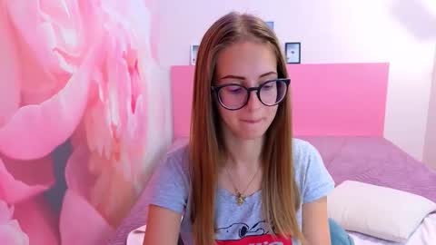 Snapshot of kristina_adel chatting on September 2025 08:40:01 AM Kristina Adel online show from September 2025 08:40:01 AM