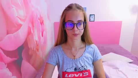 Snapshot of kristina_adel chatting on October 2025 06:44:02 AM Kristina Adel online show from October 2025 06:44:02 AM